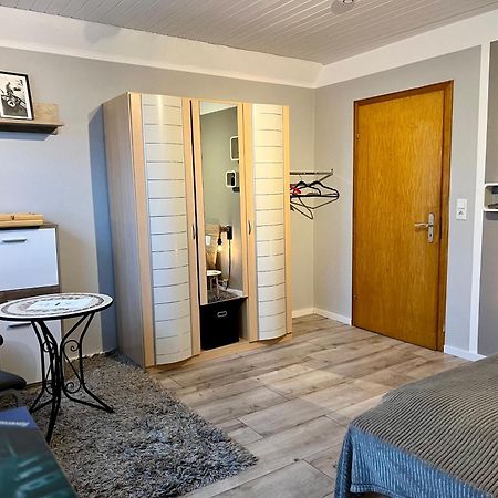 Zimmer M. Doppelbett, Zustellbett F. 3. Pers. Mgl. Reppenstedt ภายนอก รูปภาพ